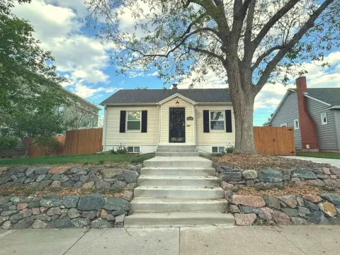 Dry stone wall and landscaping built by Newgrange Stonework in Englewood, Colorado